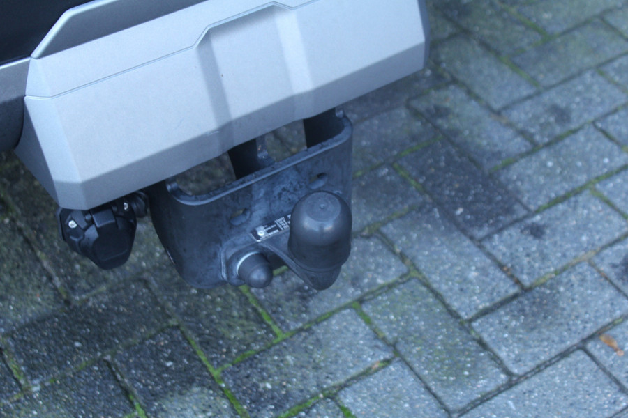 Toyota Land Cruiser 2.8 D-4D 206pk Blind Van Navigator AUTOMAAT DIRECT BESCHIKBAAR Clima Cruise Navi 360 Camera Leder LMV Trekhaak 3500kg