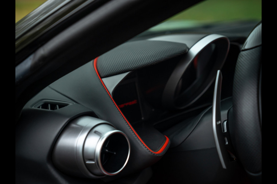 Ferrari 812 Superfast | Daytona Racing Seats | Lift | Pass. display | JBL | Adaptieve koplampen | Camera's