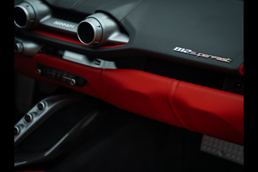 Ferrari 812 Superfast | Daytona Racing Seats | Lift | Pass. display | JBL | Adaptieve koplampen | Camera's