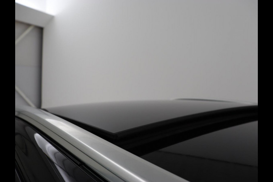 Renault Mégane 1.2 TCe Bose | Panoramadak | Leder | Stoelverwarming | Head-Up | Trekhaak | Sfeerverlichting | Massage | Full LED | Navigatie | Climate control | Parkeerhulp | Cruise control