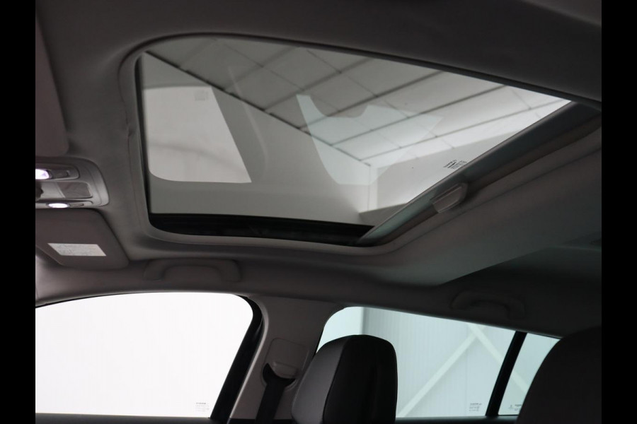 Renault Mégane 1.2 TCe Bose | Panoramadak | Leder | Stoelverwarming | Head-Up | Trekhaak | Sfeerverlichting | Massage | Full LED | Navigatie | Climate control | Parkeerhulp | Cruise control