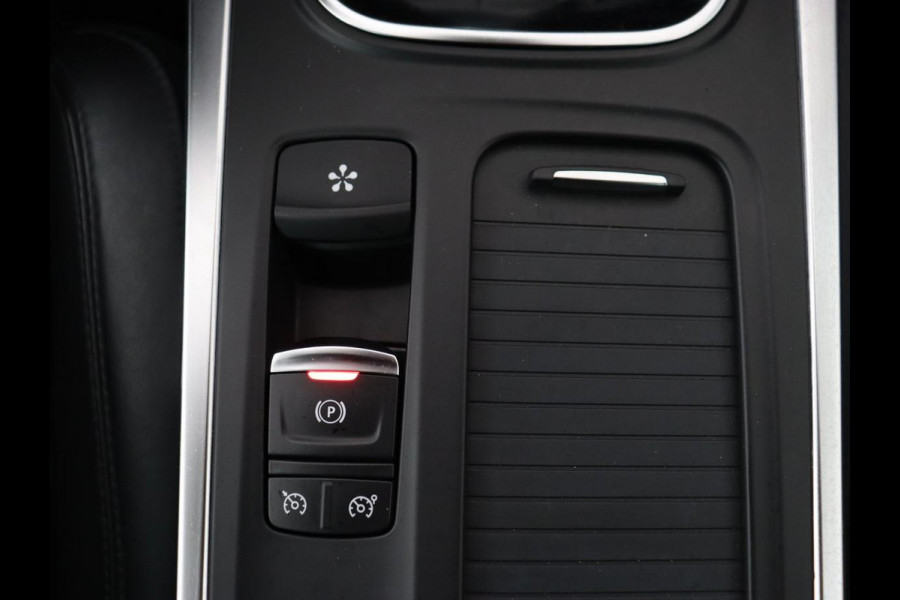 Renault Mégane 1.2 TCe Bose | Panoramadak | Leder | Stoelverwarming | Head-Up | Trekhaak | Sfeerverlichting | Massage | Full LED | Navigatie | Climate control | Parkeerhulp | Cruise control