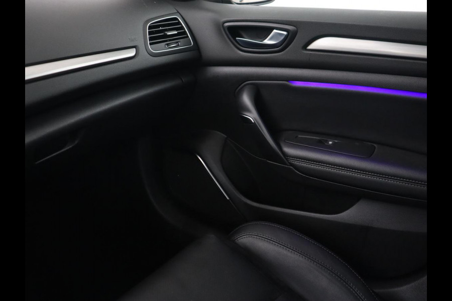 Renault Mégane 1.2 TCe Bose | Panoramadak | Leder | Stoelverwarming | Head-Up | Trekhaak | Sfeerverlichting | Massage | Full LED | Navigatie | Climate control | Parkeerhulp | Cruise control