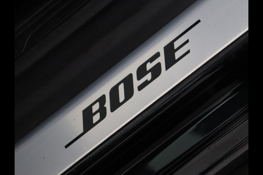 Renault Mégane 1.2 TCe Bose | Panoramadak | Leder | Stoelverwarming | Head-Up | Trekhaak | Sfeerverlichting | Massage | Full LED | Navigatie | Climate control | Parkeerhulp | Cruise control