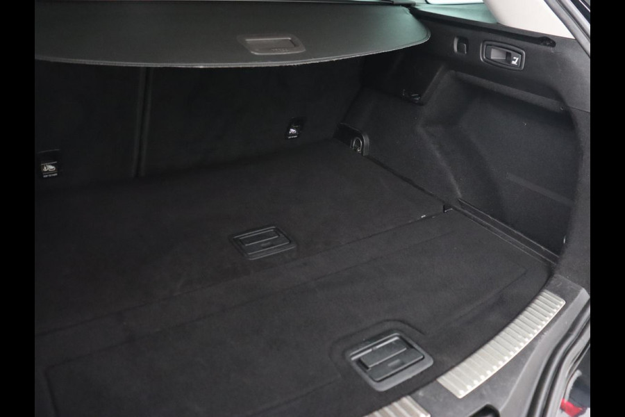 Renault Mégane 1.2 TCe Bose | Panoramadak | Leder | Stoelverwarming | Head-Up | Trekhaak | Sfeerverlichting | Massage | Full LED | Navigatie | Climate control | Parkeerhulp | Cruise control