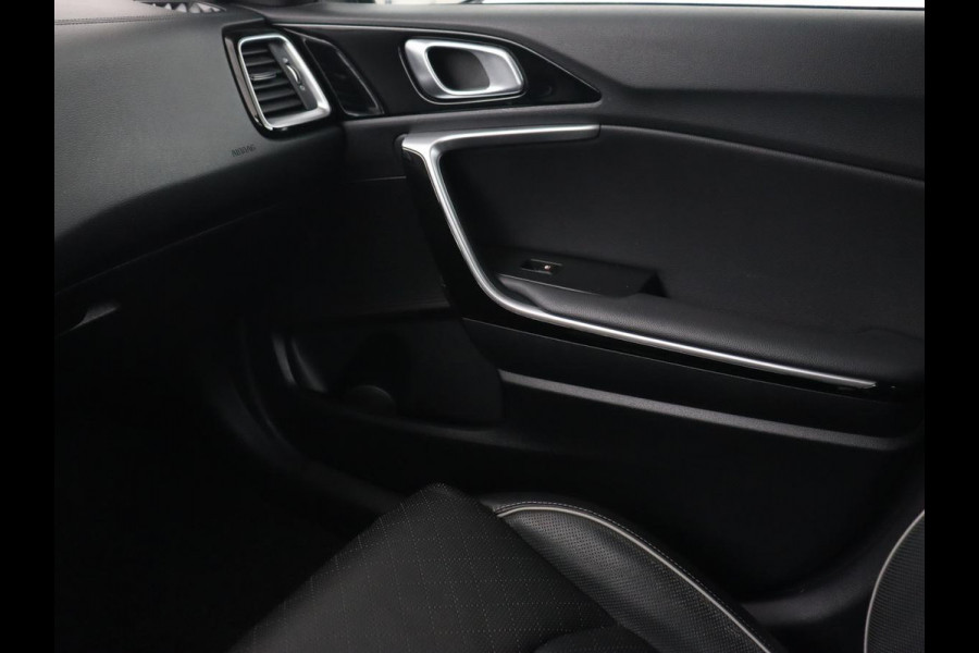 Kia Xceed 1.6 GDi PHEV ExecutiveLine | Stoelventilatie | Leder | Adaptive cruise | Camera | Memory | Achterbankverwarming | Full LED | Keyless | Stuurverwarming | Navigatie | Plug In