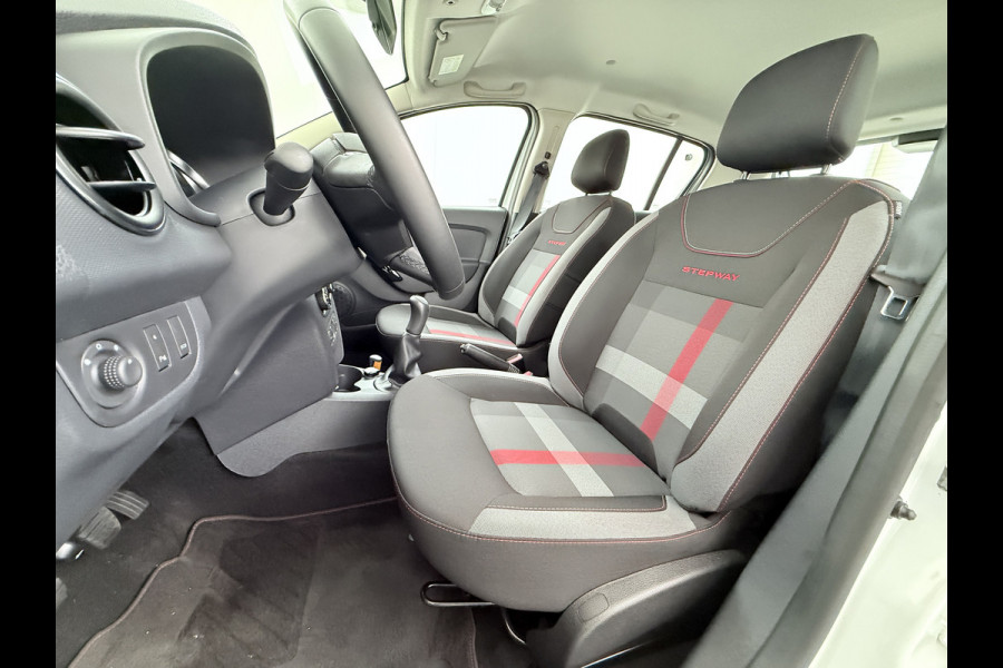 Dacia Sandero 0.9TCe 90PK Navi Ecc Pdc Apple Carplay Android Auto Cruise Control Tech Road Bluetooth Lmv 16" DAB+ 1e Eigenaar Origineel Nederlandse Auto