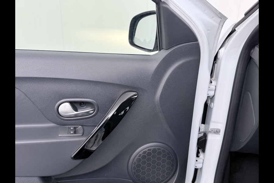 Dacia Sandero 0.9TCe 90PK Navi Ecc Pdc Apple Carplay Android Auto Cruise Control Tech Road Bluetooth Lmv 16" DAB+ 1e Eigenaar Origineel Nederlandse Auto