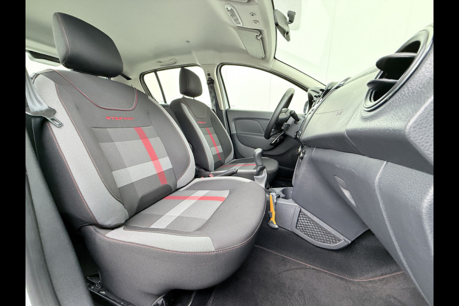 Dacia Sandero 0.9TCe 90PK Navi Ecc Pdc Apple Carplay Android Auto Cruise Control Tech Road Bluetooth Lmv 16" DAB+ 1e Eigenaar Origineel Nederlandse Auto