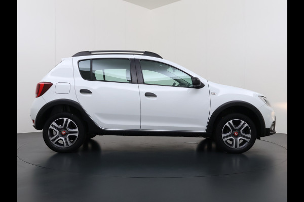 Dacia Sandero 0.9TCe 90PK Navi Ecc Pdc Apple Carplay Android Auto Cruise Control Tech Road Bluetooth Lmv 16" DAB+ 1e Eigenaar Origineel Nederlandse Auto