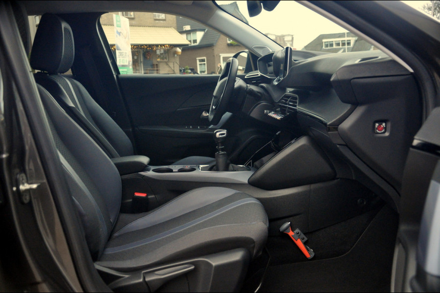 Peugeot 2008 1.2 PureTech 130 PK Allure | Navigatie | Trekhaak | 56.000 km!