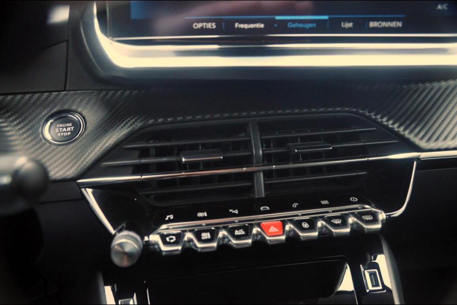 Peugeot 2008 1.2 PureTech 130 PK Allure | Navigatie | Trekhaak | 56.000 km!