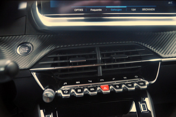 Peugeot 2008 1.2 PureTech 130 PK Allure | Navigatie | Trekhaak | 56.000 km!