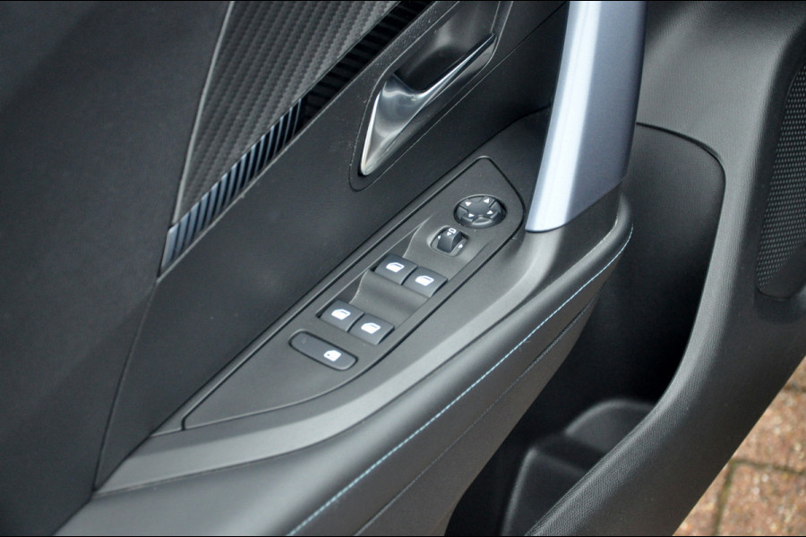 Peugeot 2008 1.2 PureTech 130 PK Allure | Navigatie | Trekhaak | 56.000 km!