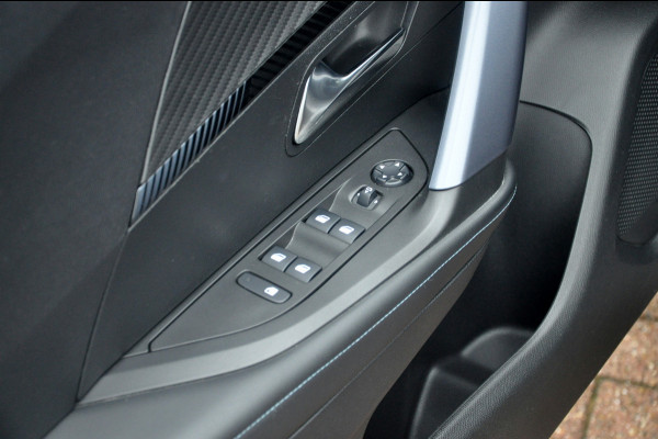 Peugeot 2008 1.2 PureTech 130 PK Allure | Navigatie | Trekhaak | 56.000 km!