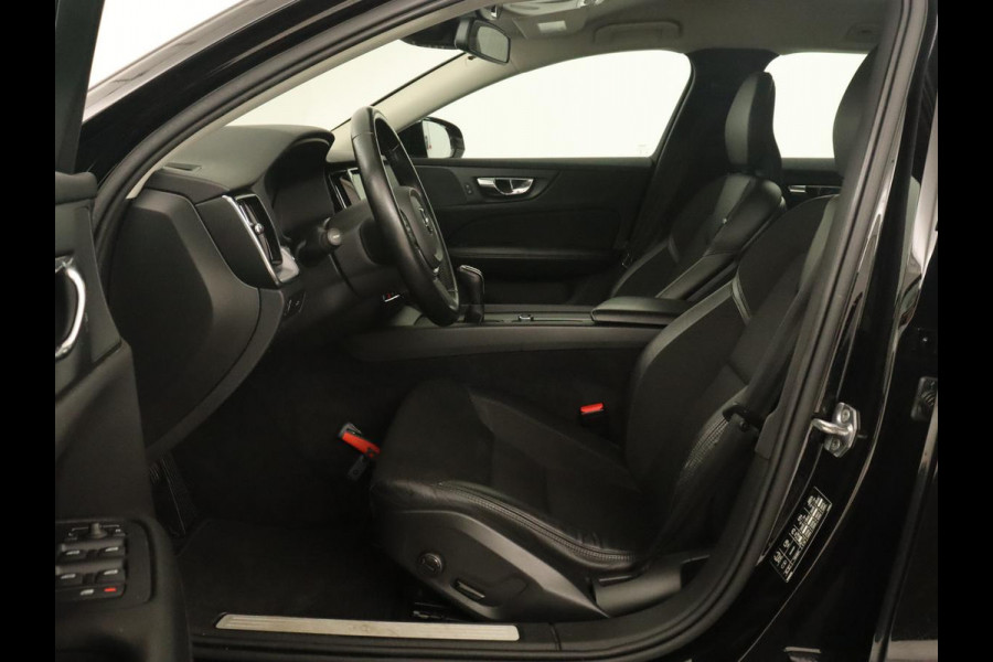 Volvo V60 2.0 D4 Momentum | Carplay | Half leder | Navigatie | Full LED | Digital Cockpit | Parkeerverwarming | Climate control | Parkeerhulp | Cruise control