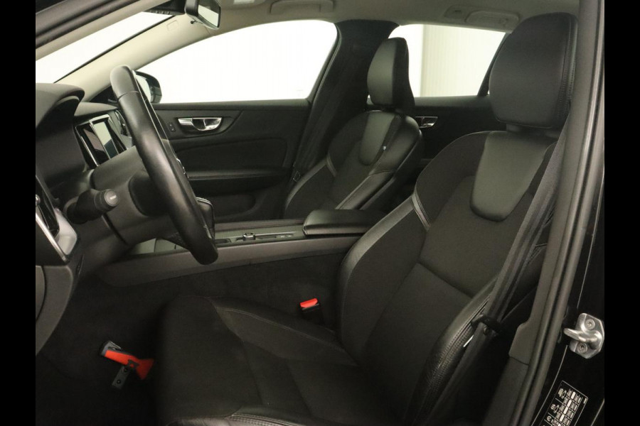 Volvo V60 2.0 D4 Momentum | Carplay | Half leder | Navigatie | Full LED | Digital Cockpit | Parkeerverwarming | Climate control | Parkeerhulp | Cruise control