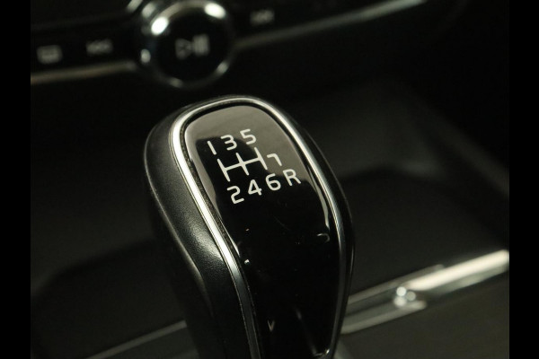 Volvo V60 2.0 D4 Momentum | Carplay | Half leder | Navigatie | Full LED | Digital Cockpit | Parkeerverwarming | Climate control | Parkeerhulp | Cruise control