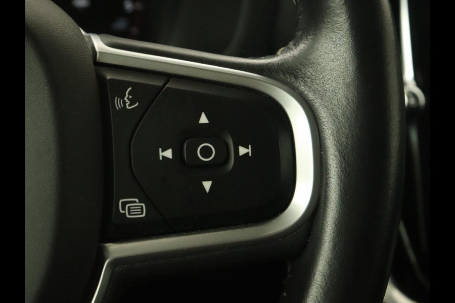 Volvo V60 2.0 D4 Momentum | Carplay | Half leder | Navigatie | Full LED | Digital Cockpit | Parkeerverwarming | Climate control | Parkeerhulp | Cruise control