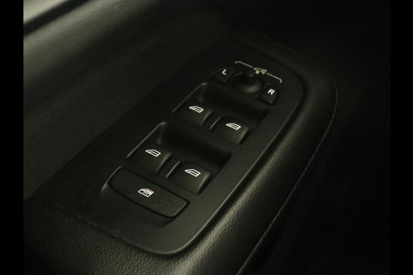 Volvo V60 2.0 D4 Momentum | Carplay | Half leder | Navigatie | Full LED | Digital Cockpit | Parkeerverwarming | Climate control | Parkeerhulp | Cruise control