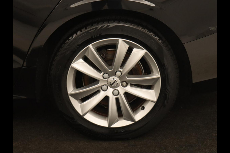 Volvo V60 2.0 D4 Momentum | Carplay | Half leder | Navigatie | Full LED | Digital Cockpit | Parkeerverwarming | Climate control | Parkeerhulp | Cruise control