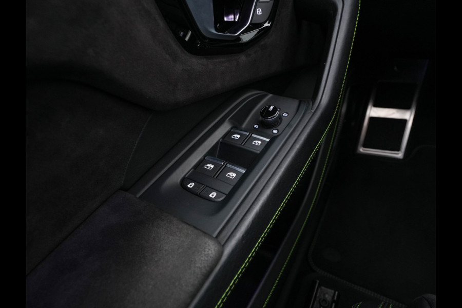 Lamborghini Urus 4.0 V8 Pearl Capsule (INCL.BTW) *CERAMIC-BRAKES | PANO | HEAD-UP | SOFT-CLOSE | LEATHER-ALCANTARA | FULL-LED | NIGHT-VISION | BANG&OLUFSEN | MEMORY-PACK | HEATED-SPORTSEATS | TOP-VIEW | ADAPTIVE-CRUISE | BLIND-SP