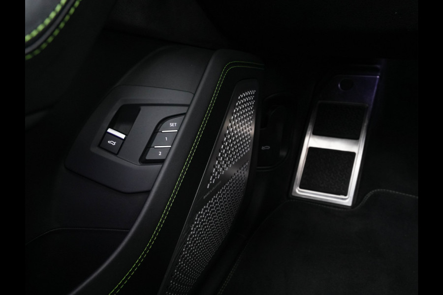 Lamborghini Urus 4.0 V8 Pearl Capsule (INCL.BTW) *CERAMIC-BRAKES | PANO | HEAD-UP | SOFT-CLOSE | LEATHER-ALCANTARA | FULL-LED | NIGHT-VISION | BANG&OLUFSEN | MEMORY-PACK | HEATED-SPORTSEATS | TOP-VIEW | ADAPTIVE-CRUISE | BLIND-SP