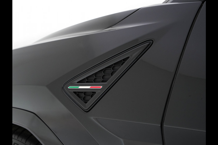 Lamborghini Urus 4.0 V8 Pearl Capsule (INCL.BTW) *CERAMIC-BRAKES | PANO | HEAD-UP | SOFT-CLOSE | LEATHER-ALCANTARA | FULL-LED | NIGHT-VISION | BANG&OLUFSEN | MEMORY-PACK | HEATED-SPORTSEATS | TOP-VIEW | ADAPTIVE-CRUISE | BLIND-SP