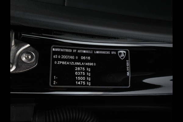 Lamborghini Urus 4.0 V8 Pearl Capsule (INCL.BTW) *CERAMIC-BRAKES | PANO | HEAD-UP | SOFT-CLOSE | LEATHER-ALCANTARA | FULL-LED | NIGHT-VISION | BANG&OLUFSEN | MEMORY-PACK | HEATED-SPORTSEATS | TOP-VIEW | ADAPTIVE-CRUISE | BLIND-SP