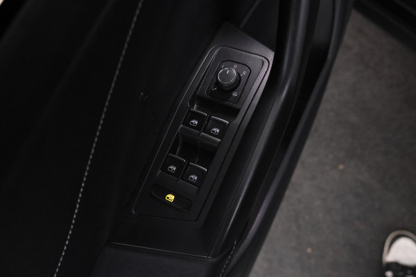 Volkswagen T-Roc 2.0 TDI Sport Business R Automaat, Virtual, Trekhaak