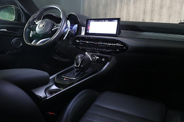 Alfa Romeo Tonale 1.5T Hybrid Veloce / 160 PK / Acc / Leder / Navi / 360 Camera / HK / Sfeerverlichting / Dode Hoek / Lane Assist