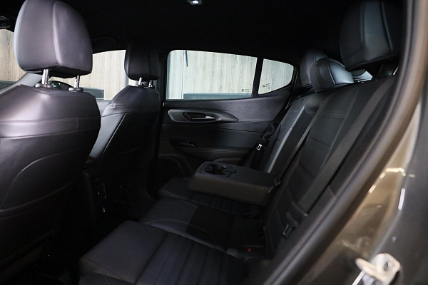 Alfa Romeo Tonale 1.5T Hybrid Veloce / 160 PK / Acc / Leder / Navi / 360 Camera / HK / Sfeerverlichting / Dode Hoek / Lane Assist