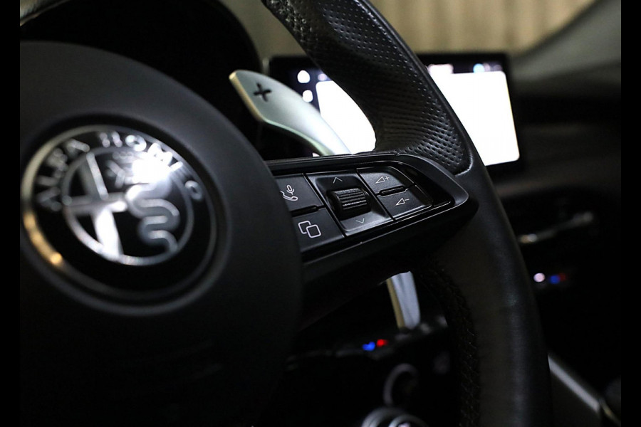Alfa Romeo Tonale 1.5T Hybrid Veloce / 160 PK / Acc / Leder / Navi / 360 Camera / HK / Sfeerverlichting / Dode Hoek / Lane Assist