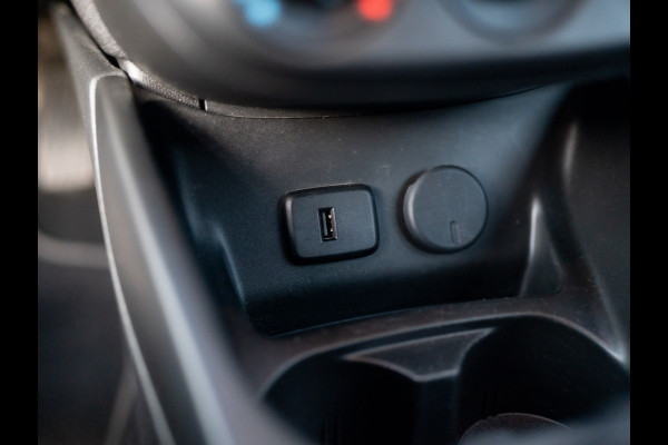 Opel Corsa 1.4 90Pk Online Edition | Apple Carplay/ Android Auto | DAB | Parkeersensoren | Prijs Rijklaar!!