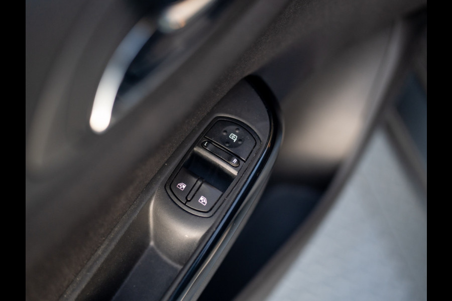 Opel Corsa 1.4 90Pk Online Edition | Apple Carplay/ Android Auto | DAB | Parkeersensoren | Prijs Rijklaar!!