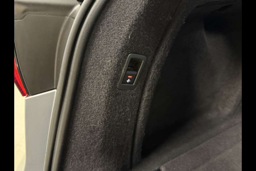 Audi A4 Avant 35 TFSI | Panoramadak | Elektr. trekhaak | Adaptive cruise | Verwarmde sportstoelen | Carplay | Full LED | Dealer onderhouden
