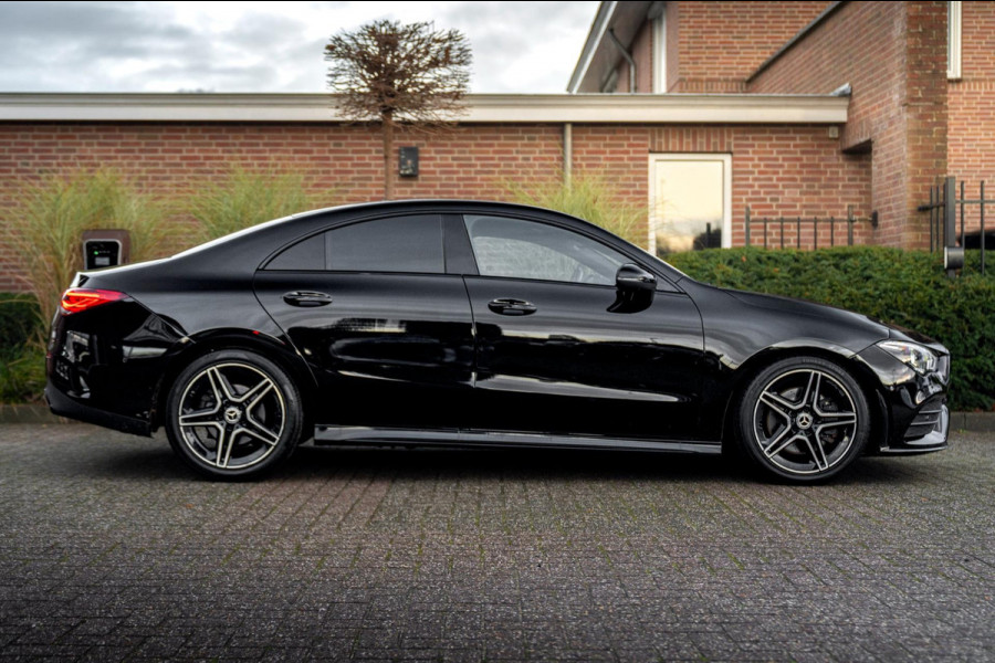 ☞ Mercedes-Benz CLA-klasse 200 163 PK Aut. AMG Night Pakket 360 Camera Pano Sfeerverlichting 18''