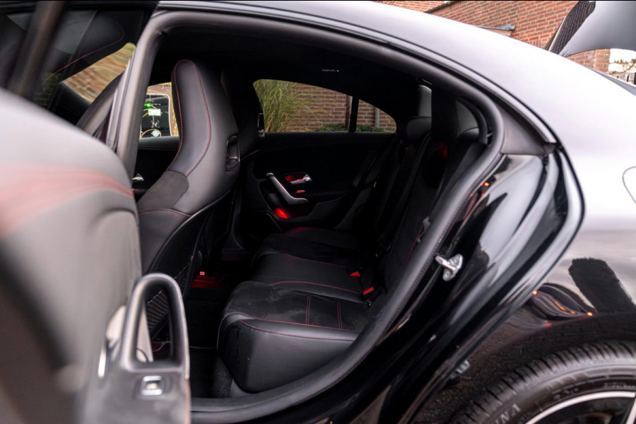 ☞ Mercedes-Benz CLA-klasse 200 163 PK Aut. AMG Night Pakket 360 Camera Pano Sfeerverlichting 18''