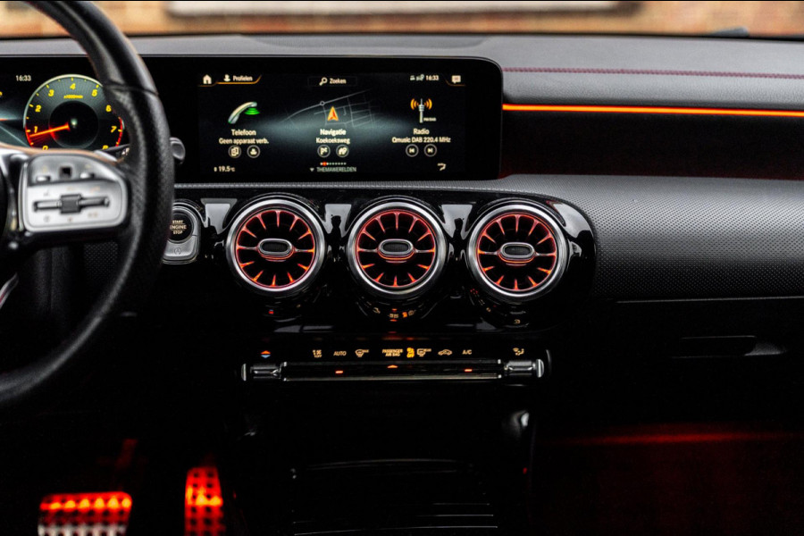 ☞ Mercedes-Benz CLA-klasse 200 163 PK Aut. AMG Night Pakket 360 Camera Pano Sfeerverlichting 18''