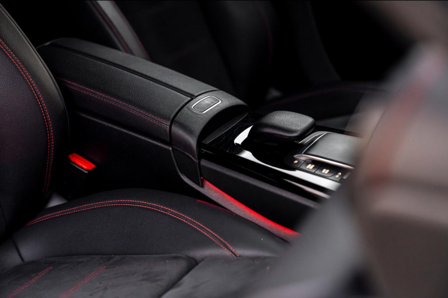 ☞ Mercedes-Benz CLA-klasse 200 163 PK Aut. AMG Night Pakket 360 Camera Pano Sfeerverlichting 18''