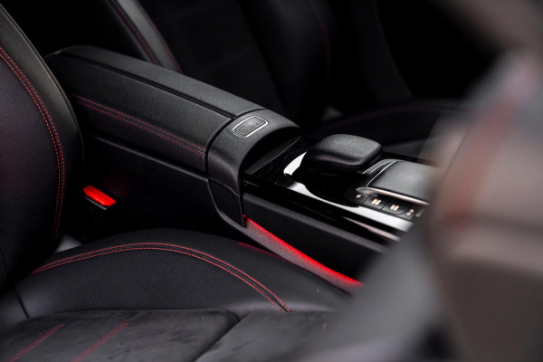 ☞ Mercedes-Benz CLA-klasse 200 163 PK Aut. AMG Night Pakket 360 Camera Pano Sfeerverlichting 18''