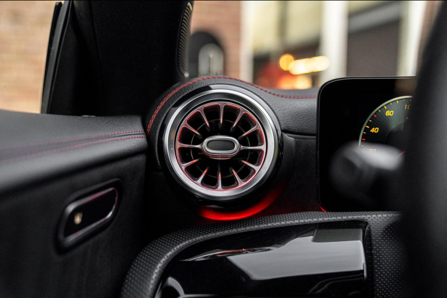 ☞ Mercedes-Benz CLA-klasse 200 163 PK Aut. AMG Night Pakket 360 Camera Pano Sfeerverlichting 18''