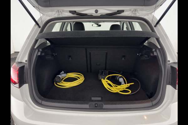 Volkswagen e-Golf E-DITION (SOH-100%) AUT. *HEAT-PUMP | FULL-LED | NAVI-FULLMAP | CAMERA | HEATED-COMFORTSEATS | ECC | CCS-FASTLOADER | PDC | CRUISE | CARPLAY*