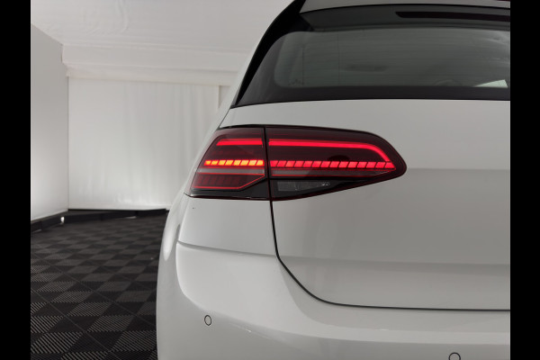 Volkswagen e-Golf E-DITION (SOH-100%) AUT. *HEAT-PUMP | FULL-LED | NAVI-FULLMAP | CAMERA | HEATED-COMFORTSEATS | ECC | CCS-FASTLOADER | PDC | CRUISE | CARPLAY*