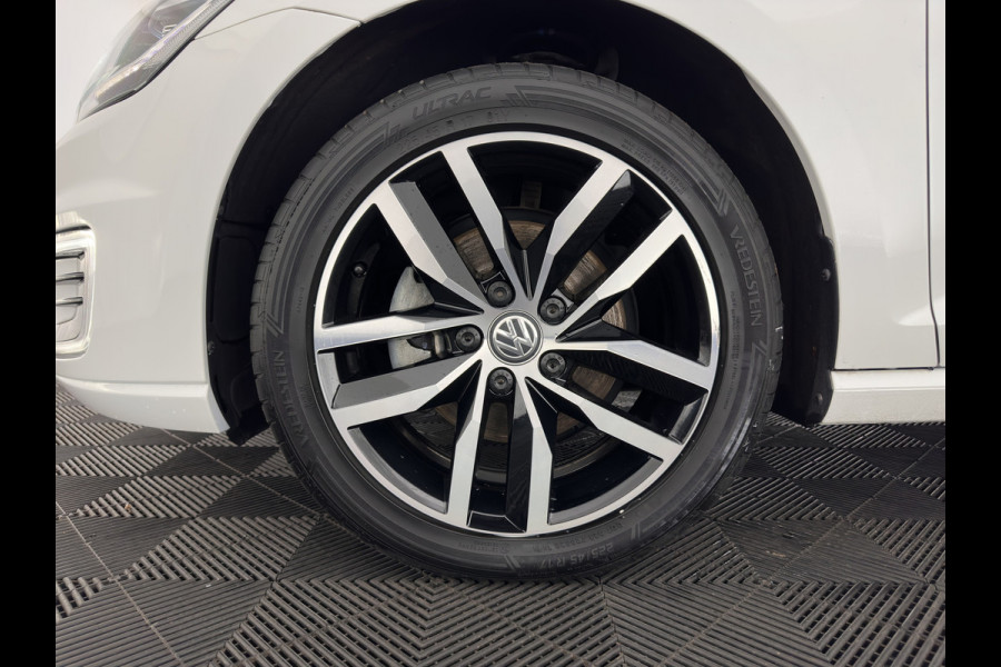 Volkswagen e-Golf E-DITION (SOH-100%) AUT. *HEAT-PUMP | FULL-LED | NAVI-FULLMAP | CAMERA | HEATED-COMFORTSEATS | ECC | CCS-FASTLOADER | PDC | CRUISE | CARPLAY*