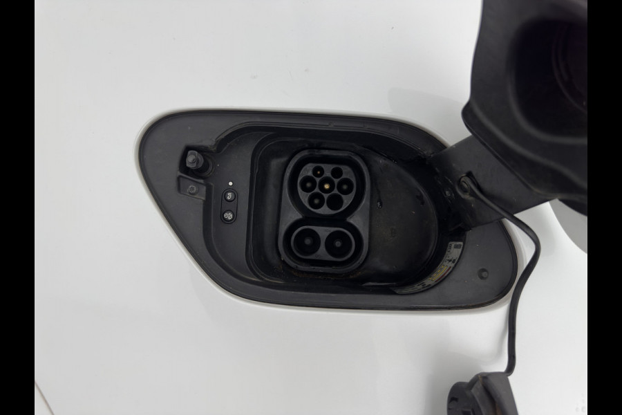 Volkswagen e-Golf E-DITION (SOH-100%) AUT. *HEAT-PUMP | FULL-LED | NAVI-FULLMAP | CAMERA | HEATED-COMFORTSEATS | ECC | CCS-FASTLOADER | PDC | CRUISE | CARPLAY*