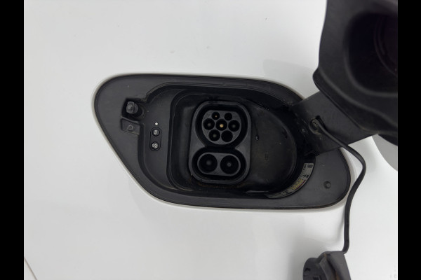 Volkswagen e-Golf E-DITION (SOH-100%) AUT. *HEAT-PUMP | FULL-LED | NAVI-FULLMAP | CAMERA | HEATED-COMFORTSEATS | ECC | CCS-FASTLOADER | PDC | CRUISE | CARPLAY*