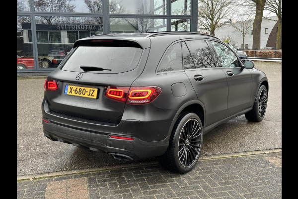 ☞ Mercedes-Benz GLC-klasse 300e 4MATIC Premium Plus PHEV PLUG-IN HYBRIDE | MEGA VETTE AUTO | PANORAMA DAK | 20INCH | CAMERA | ELEKTRISCHE KLEP | KEYLESS ENTRY + START | DODEHOEK | RIJKLAAR + 12 MND BOVAG GARANTIE!