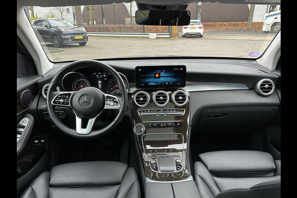 ☞ Mercedes-Benz GLC-klasse 300e 4MATIC Premium Plus PHEV PLUG-IN HYBRIDE | MEGA VETTE AUTO | PANORAMA DAK | 20INCH | CAMERA | ELEKTRISCHE KLEP | KEYLESS ENTRY + START | DODEHOEK | RIJKLAAR + 12 MND BOVAG GARANTIE!