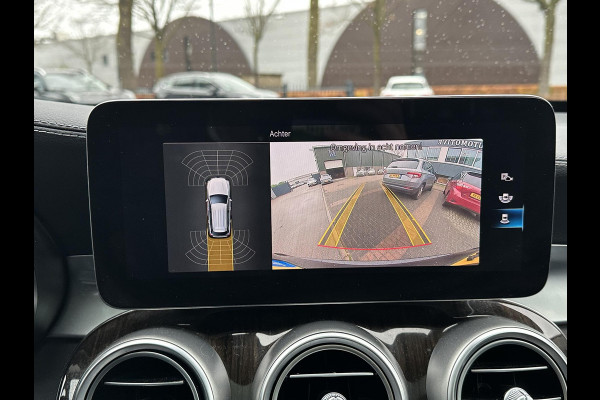 ☞ Mercedes-Benz GLC-klasse 300e 4MATIC Premium Plus PHEV PLUG-IN HYBRIDE | MEGA VETTE AUTO | PANORAMA DAK | 20INCH | CAMERA | ELEKTRISCHE KLEP | KEYLESS ENTRY + START | DODEHOEK | RIJKLAAR + 12 MND BOVAG GARANTIE!